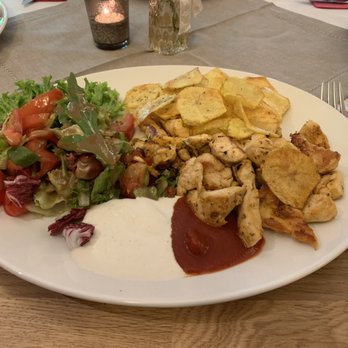 Le Papillon - Gegrillte Putenstreifen mit Chips, 7,90€ - International Near Me - Hamburg, HH