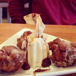 Food Hedz Catering - Fruit beignets with brittle icecream and caramel