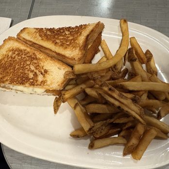 Friendly's - Ice Cream & Frozen Yogurt Near Me - East Meadow, New York