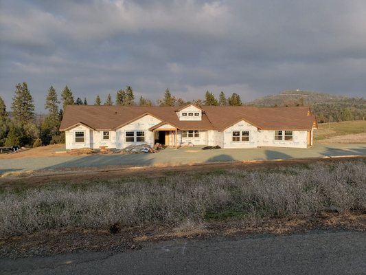 Sky High Roofing Logo