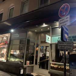 La Pizza - Outside
