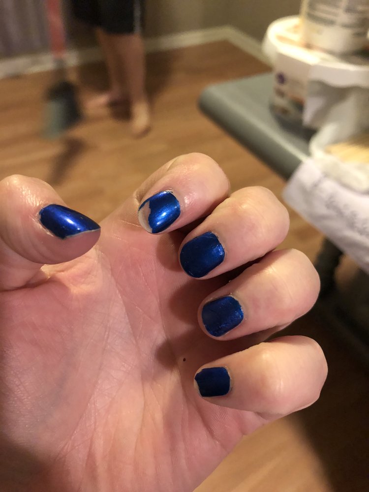 Queen Nail Salon Logo