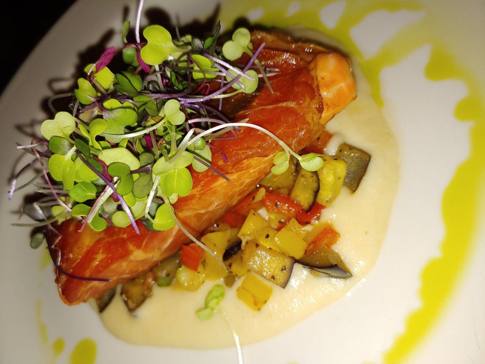 TWO HENRYS 27 Photos & 27 Reviews 500 Veterans Memorial Dr, Pearl