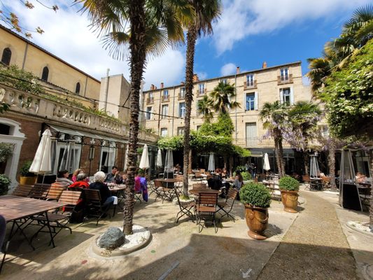 Restaurant aux bains de Montpellier by null