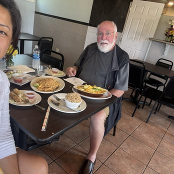 Kong Thai - Fresh spring rolls, pad Thai and mango curry with short grain brown rice. My friend and I wished they were closer. - Thai Near Me - Seabrook, New Hampshire