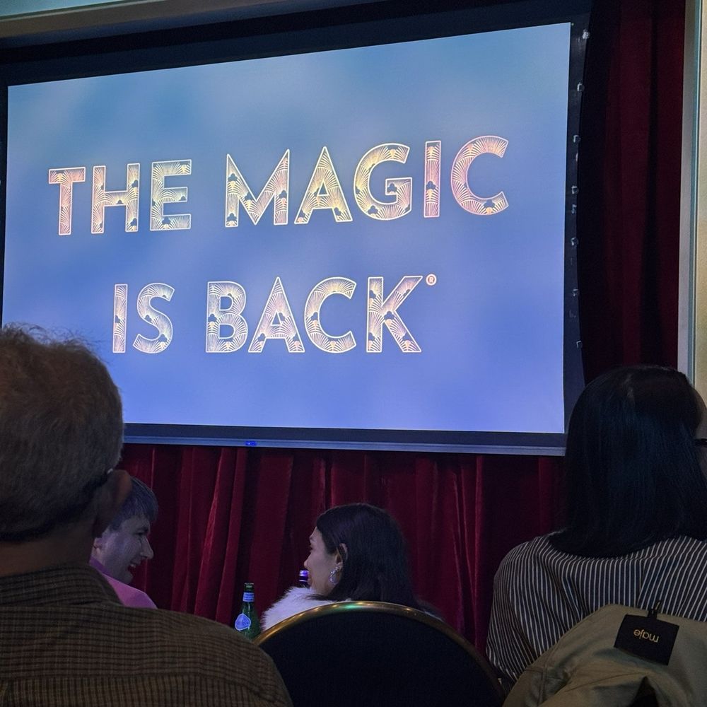 Chicago Magic Lounge - The Magic is Back! - Magicians Near Me - Chicago, Illinois Chicago Magic Lounge - The Magic is Back! - Magicians Near Me - Chicago, Illinois