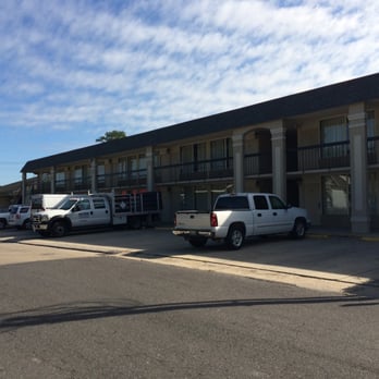 Carmel Inn and Suites - The view from the street - Hotels Near Me - Thibodaux, Louisiana