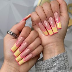 V Nails & Spa - Nails