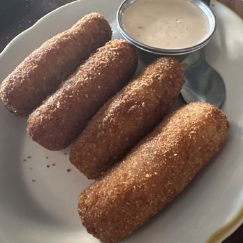 El Criollo Bar & Grill - Cuban Near Me - Burbank, California El Criollo Bar & Grill - Cuban Near Me - Burbank, California