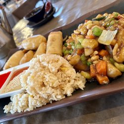 Wok - Combination plate with kung pao chicken