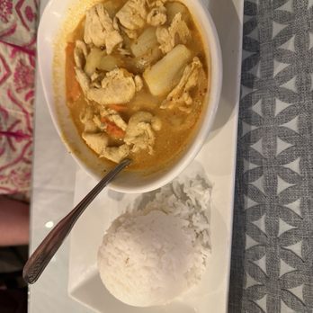 The Basil Leaf Sushi & Thai - 22. Yellow Curry / Kaeng Ka-ri with chicken - Sushi Bars Near Me - High Point, North Carolina