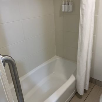 Solara Inn and Suites - clean bathroom - Hotels Near Me - Anaheim, California