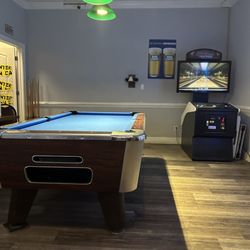 Arbor Sub & Pub - Pool table and jukebox