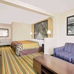 Super 8 by Wyndham Byron/South Macon - Guest room