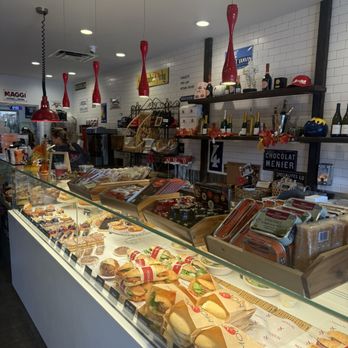 Moulin - Cafes Near Me - Laguna Beach, California Moulin - Cafes Near Me - Laguna Beach, California