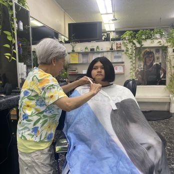 Anna's Classic Cuts - Hair Salons Near Me - Los Angeles, California