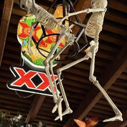 The Ivy Tavern - Halloween "decorations"? ;)