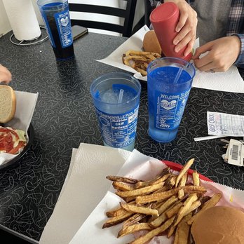 Dawsonville Pool Room - Food - American Near Me - Dawsonville, Georgia