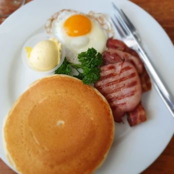 Pancakes in Paradise - California...egg, bacon and pancakes - Pancakes Near Me - Surfers Paradise, QLD