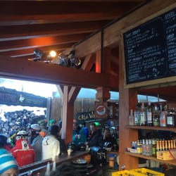 Hennu Stall - Slope side ski-in bar