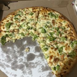 Pizza Castle - Alfredo Chicken & Broccoli Pizza