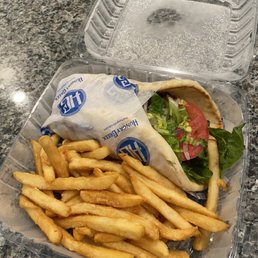 Falafel Pita and fries. Really delicious :) Falafel Pita and fries. Really delicious :)