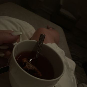 Four Seasons Resort - Hot tea in the relaxation room before my massage - Resorts Near Me - Orlando, Florida Four Seasons Resort - Hot tea in the relaxation room before my massage - Resorts Near Me - Orlando, Florida