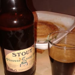 Pivovar Svatý Ján - Polepský Stout není k vinné klobásce špatný