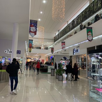 Centro Comercial El Dorado - Pasillo frente a Cinepolis - Shopping Centers Near Me - San Luis Potosí, SLP
