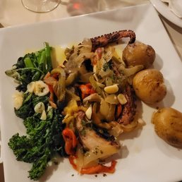 So amazing pulpo. Very tender So amazing pulpo. Very tender