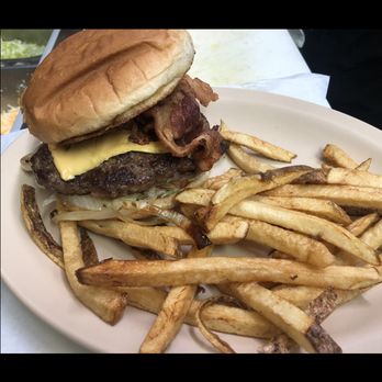 El Mercado - Bulldog Burger (grilled onions, jalapeños, bacon, cheese, lettuce, tomatoes) served with hand cut fries. - American Near Me - Clyde, Texas