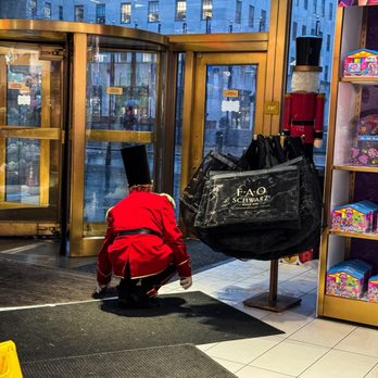 FAO Schwarz - Toy soldier at the entrance - Toy Stores Near Me - New York, New York FAO Schwarz - Toy soldier at the entrance - Toy Stores Near Me - New York, New York