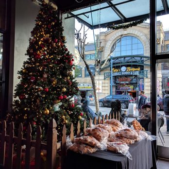 Boudin - Inside decor - Bakeries Near Me - San Francisco, California