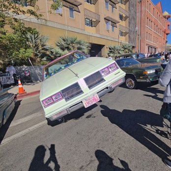Fernando Valenzuela Mural - Car owners show of community support - Public Art Near Me - Los Angeles, California