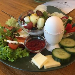 Salikum - Fitness-Frühstück.  Dazu gibt es Brötchen und frisch gepressten O-Saft