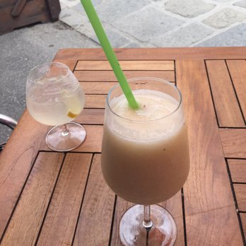 Blue Marlin Bar - Bellini of blended frozen peaches and prosecco with a margarita in the background. - Beer, Wine & Spirits Near Me - Vernazza, SP Blue Marlin Bar - Bellini of blended frozen peaches and prosecco with a margarita in the background. - Beer, Wine & Spirits Near Me - Vernazza, SP