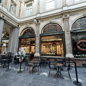 Maison Dandoy - Exterior - Desserts Near Me - Brussels, BRU Maison Dandoy - Exterior - Desserts Near Me - Brussels, BRU