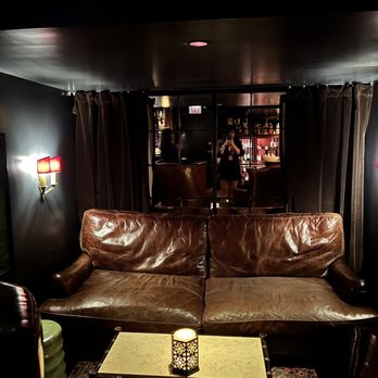 The Office - Seating area - American Near Me - Chicago, Illinois