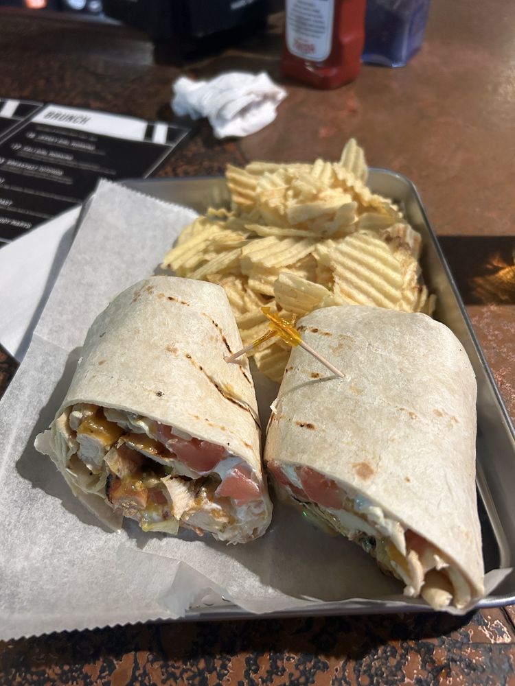 Nip-N-Tuck Bar & Grill