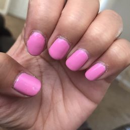 *It been one full week and the nails didn't upkeep. She also didn't use base coat for my mani pedi