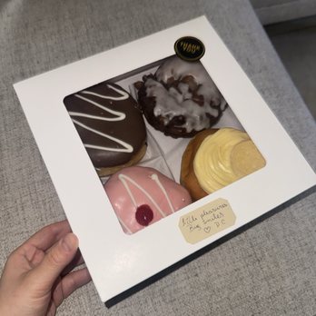 Donut Cream - Donuts Near Me - Hollywood, Florida