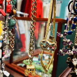 Pepper Lee Boutique - Vintage necklaces
