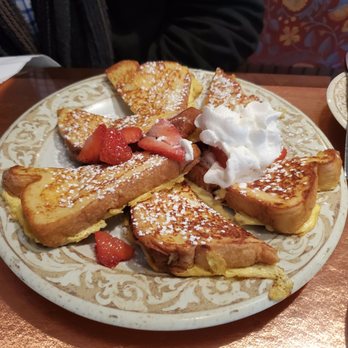 Another Broken Egg Cafe - French Toast with Strawberries - Cafes Near Me - Memphis, Tennessee