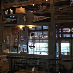 Roscoe T's Bar-B-Que - Very cool inside