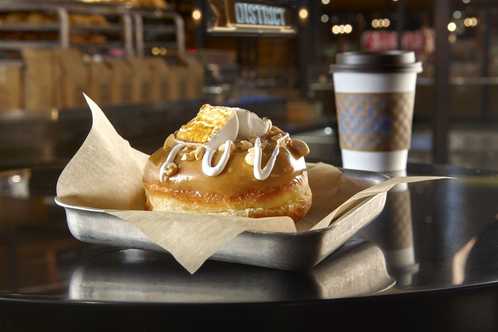 District: Donuts. Sliders. Brew - Photo 2