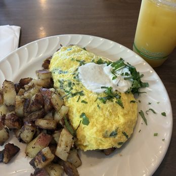 The Woodrose Cafe - Chili Omlette with a Mango Pineapple juice - Breakfast & Brunch Near Me - Garberville, California The Woodrose Cafe - Chili Omlette with a Mango Pineapple juice - Breakfast & Brunch Near Me - Garberville, California