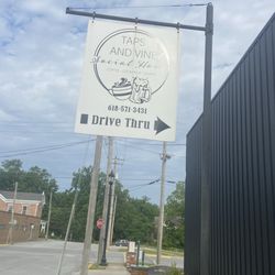 Taps And Vine Social House - Entrance