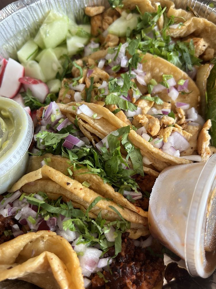 Street Tacos Los Cunados Logo