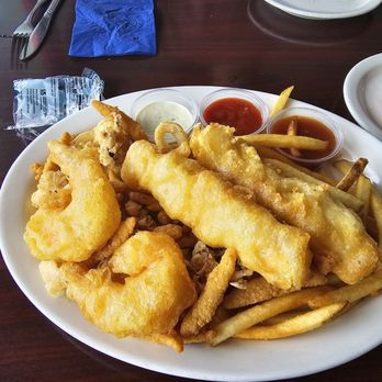 The Dutchie - Combo plate, fish, shrimp,  clams, calamari.  Really fresh tasting delicious. - Seafood Near Me - Morro Bay, California