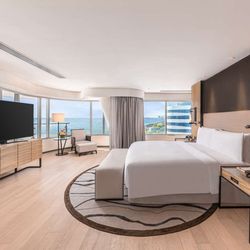 Conrad Manila - Guest room